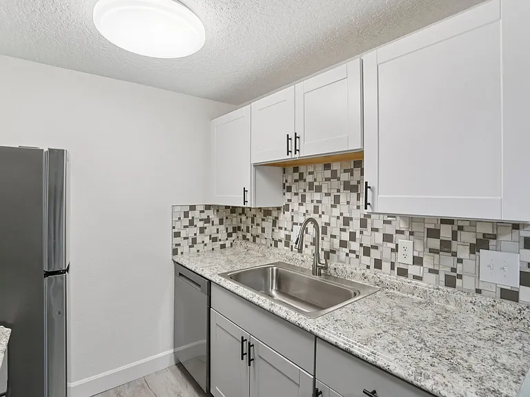 Images Highland Apartments — Photo 8