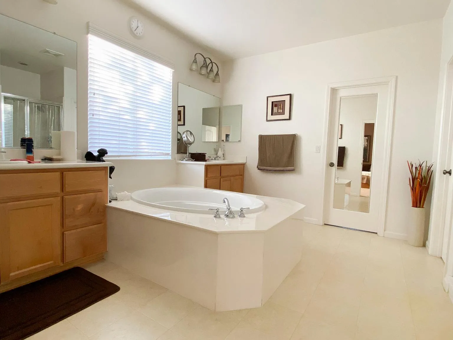 5 bed, 3.5 bath, 2667 sqft, $5,550 — Photo 3