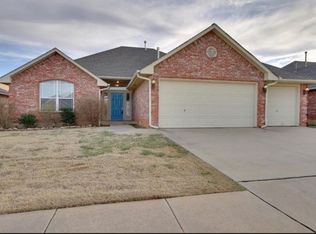 10828 NW 37th St, Yukon, OK 73099
