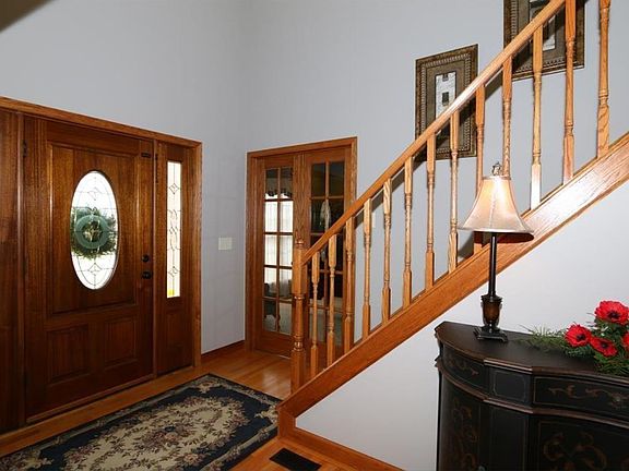 4th image of 110 Windsor Ct