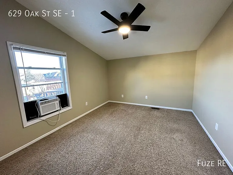 629 Oak St SE #1 — Photo 44