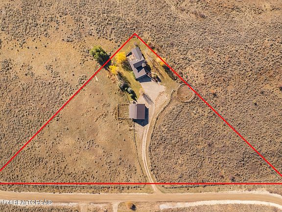 4th image of 9620 Mountain View Dr