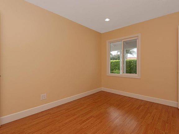 3rd image of 605 Gravilla St