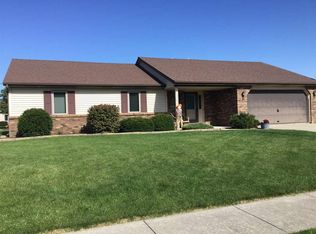 22025 Sunview Dr, Woodburn, IN 46797