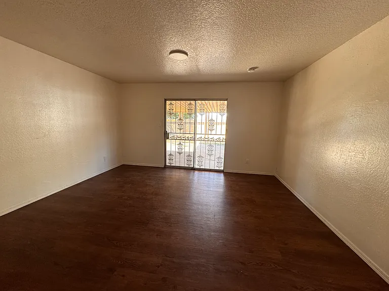 4445 N Emerson Ave — Photo 14