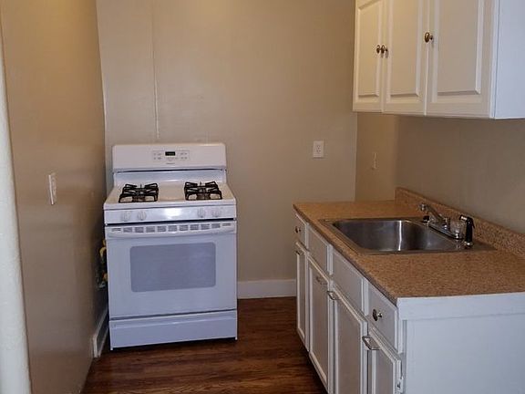 3rd image of 3820 Walnut St #104
