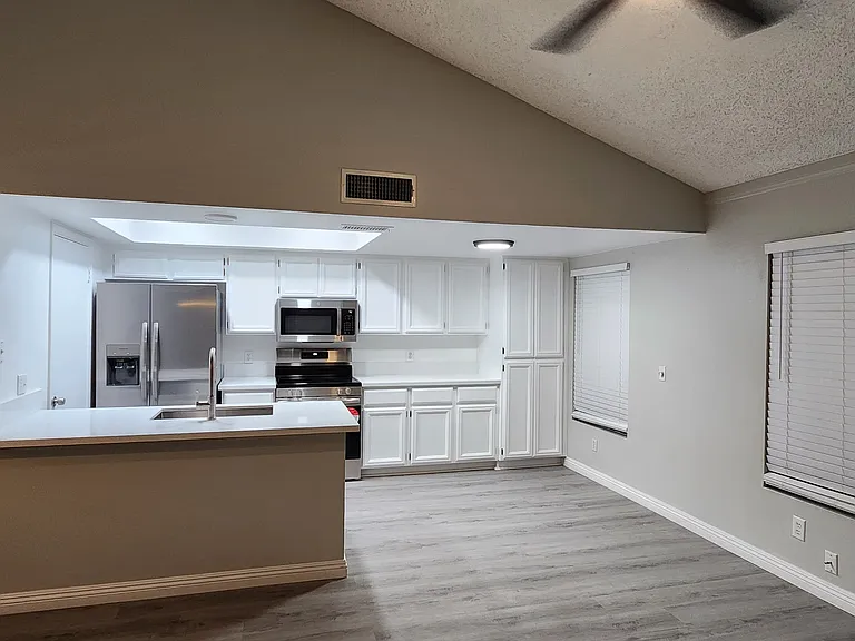 774 E Morningside Dr — Photo 10