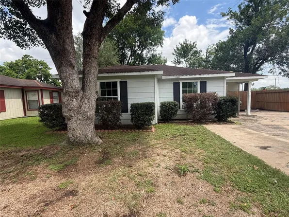 1319 Bernard St, Pasadena, TX 77506