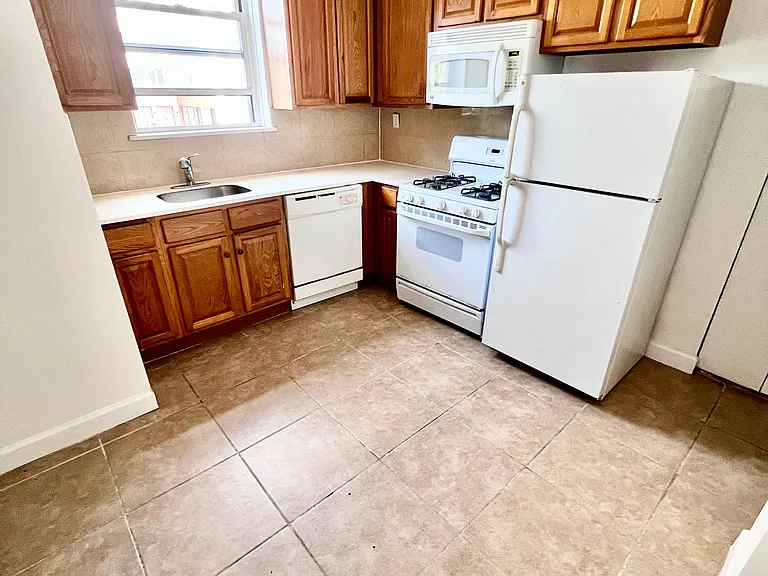 44-30 Douglaston Pkwy #4J — Photo 13