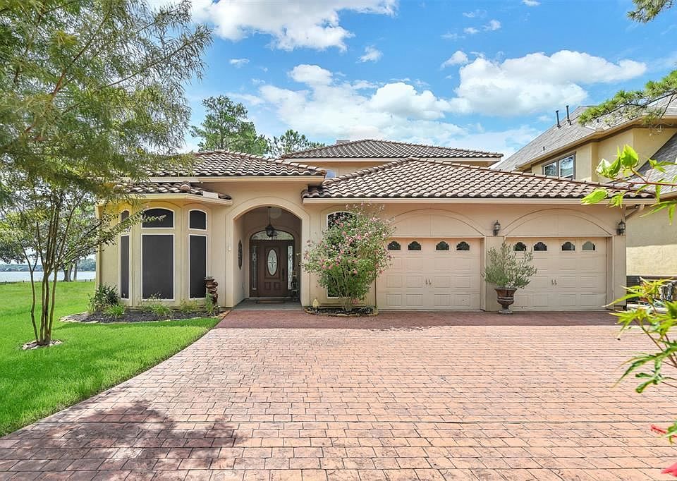 1st image of 2827 Lakeside Dr