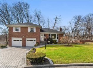 107 Eisenhower Dr, Yonkers, NY 10710