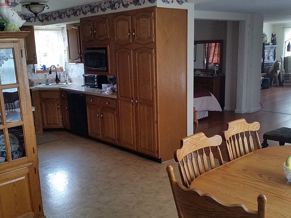 3rd image of 398 Clarke Ave