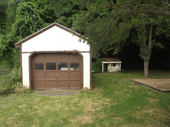 5th image of 31 Lakeside Dr