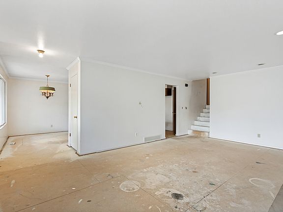 5th image of 1447 E Hollow Dale Dr