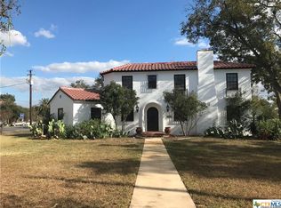 913 Terrell St, Cuero, TX 77954