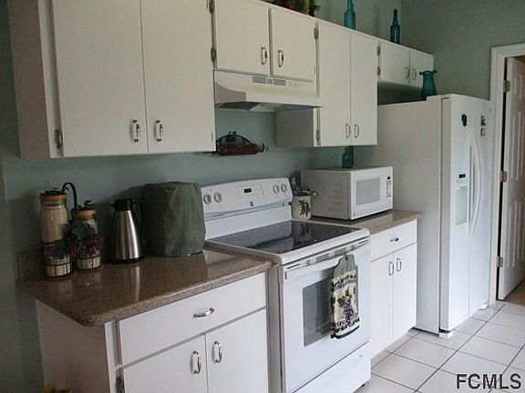 3rd image of 23 Lansing Ln