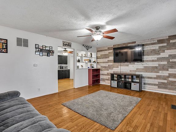5th image of 504 E Gatewood Dr
