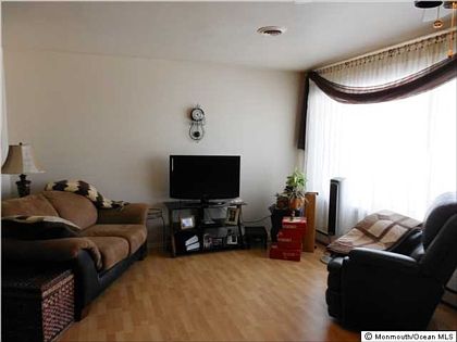 4th image of 38A Edinburgh Ln #A