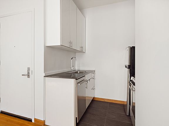 2nd image of 68 Thompson St APT 5A