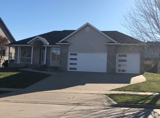 9500 Century Woods Cir, Johnston, IA 50131