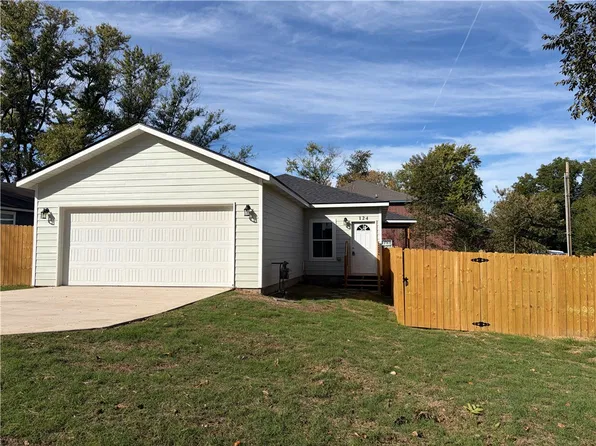 124 N Gunter St, Siloam Springs, AR 72761