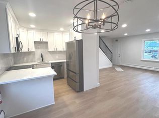 16 Misty Pine Rd, Levittown, PA 19056