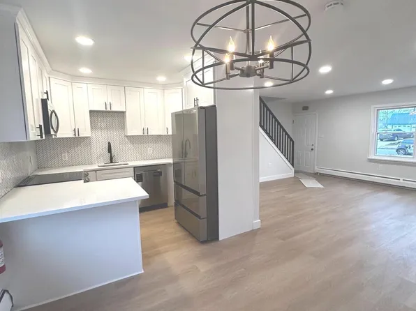 16 Misty Pine Rd, Levittown, PA 19056