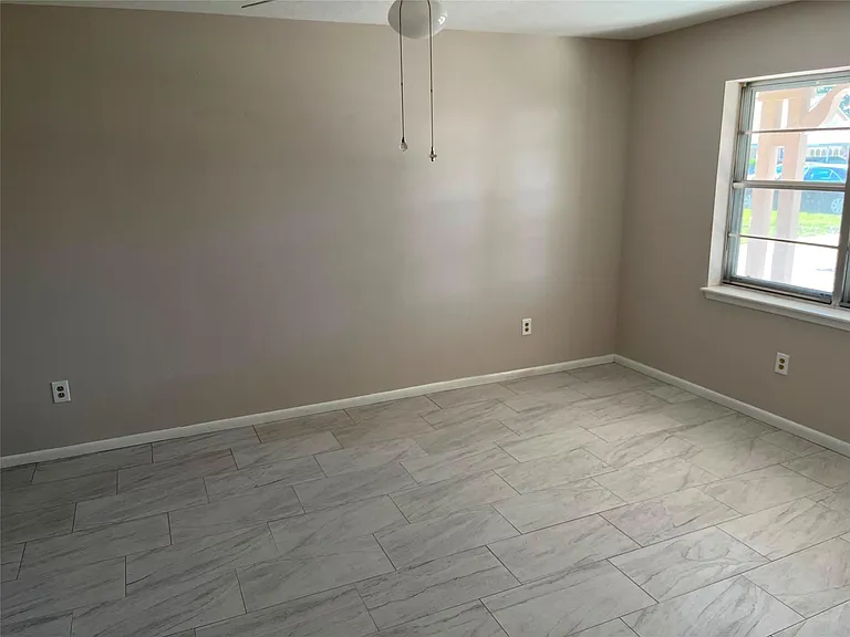 2726 Pickerton Dr — Photo 2