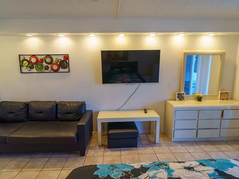 3750 Inverrary Dr #1R — Photo 4