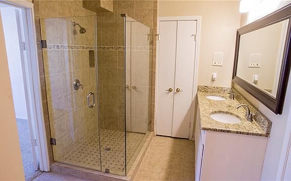4th image of 1208 W Avenue D