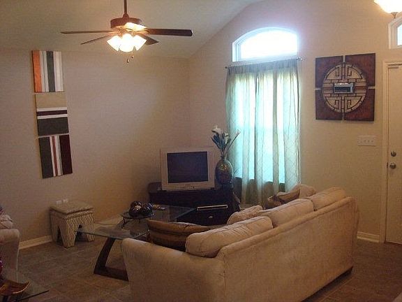 3rd image of 106 Yosemite Dr