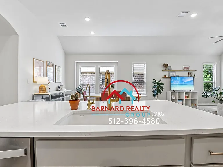 124 Fountain Grass Dr — Photo 8