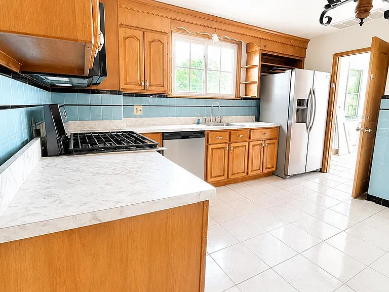 581 W Side Ave — Photo 5