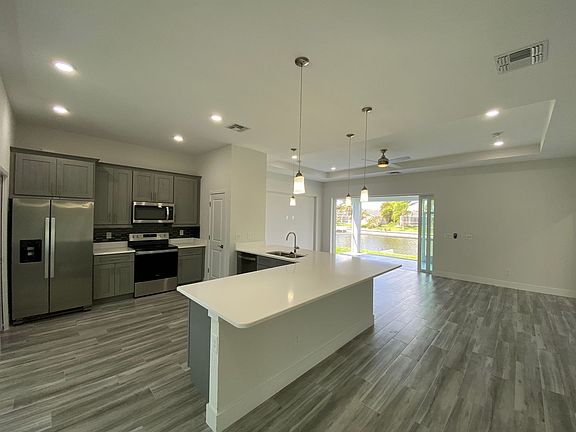 5th image of 2127 SW 40th St