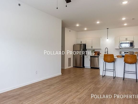2nd image of 614 Parkview Dr #614