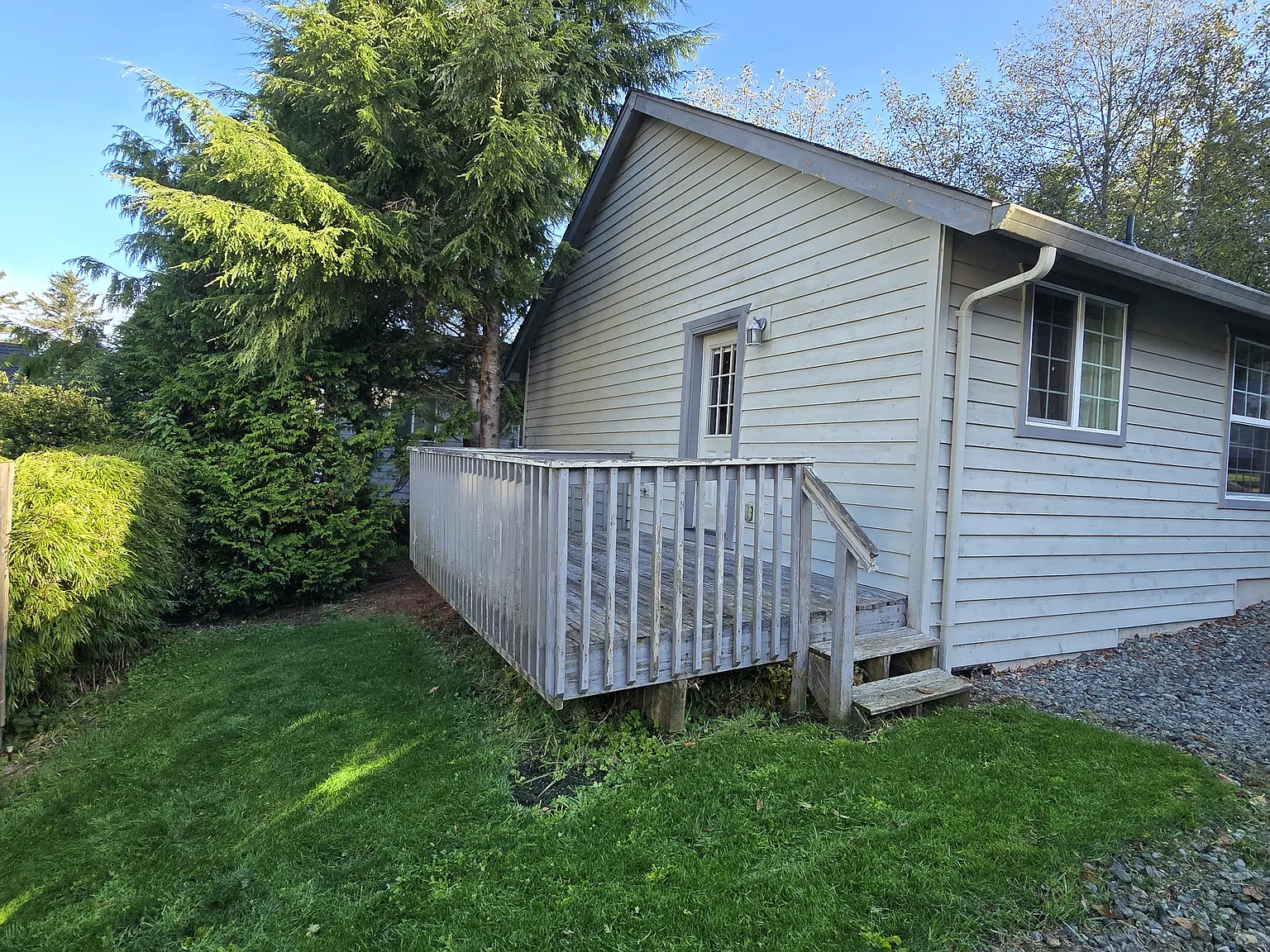 Pets Allowed - 2 Bedroom 1 Bath House In Rockaway! — Photo 4