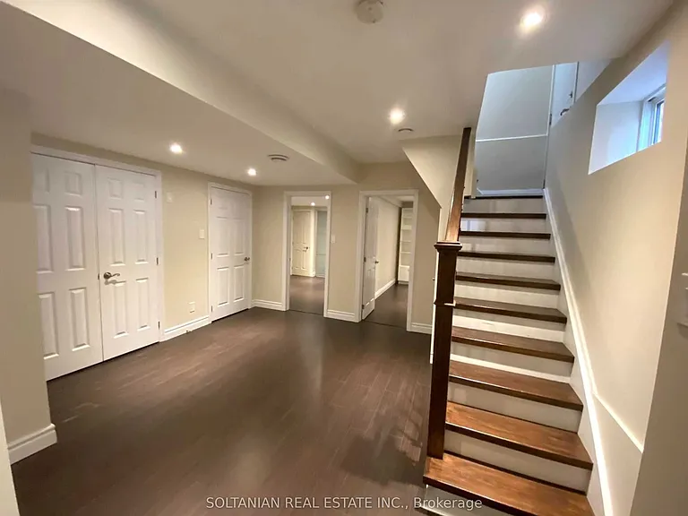 137 Colin Ave — Photo 32