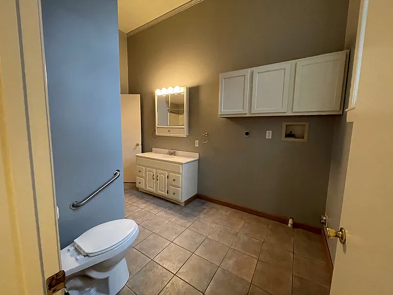 Washer & Dryer Hook Ups!