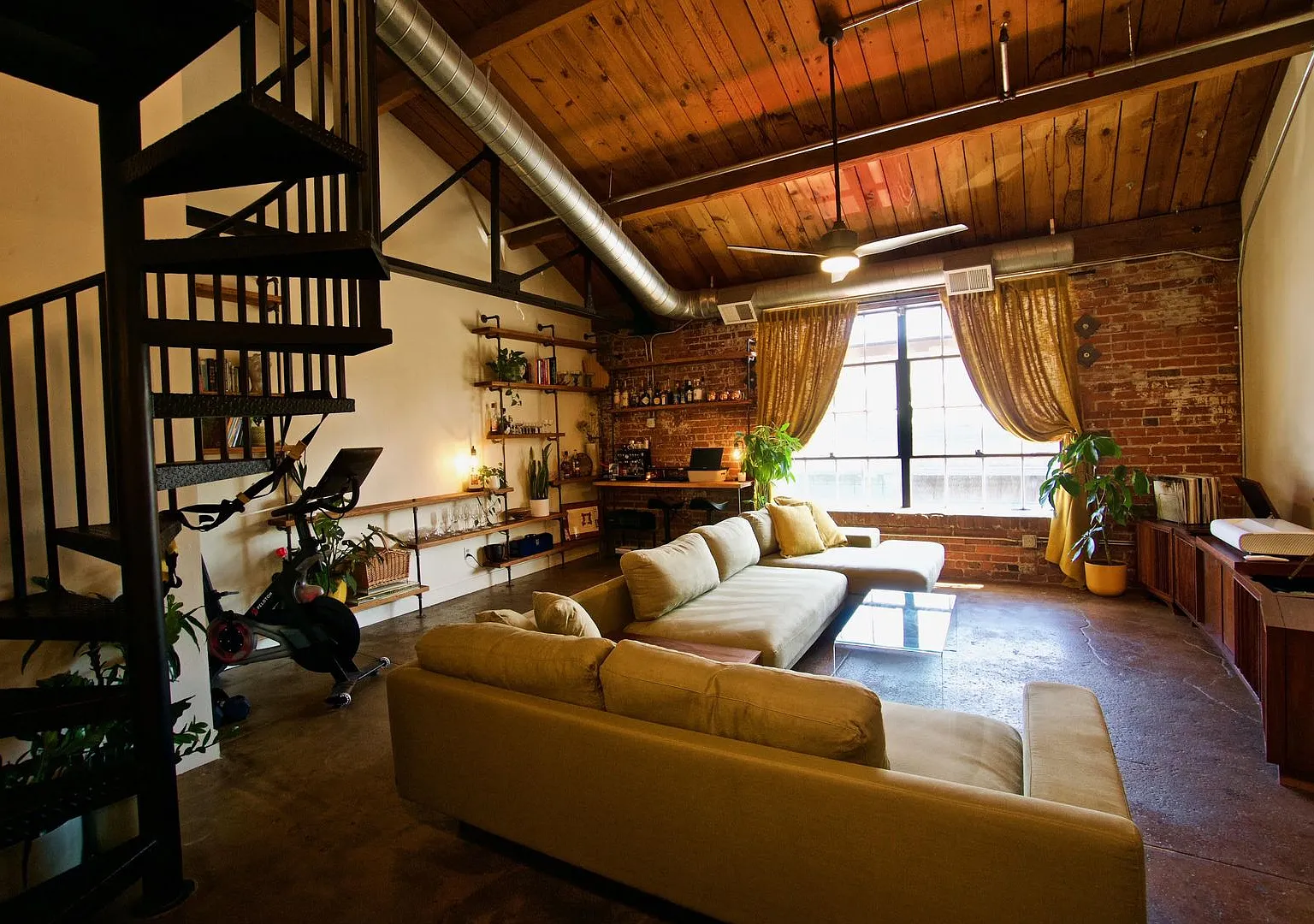 2 weeks free if lease signed & move in by 9/4/26-Beautiful, Bright & Open Denver Condo Great Loca... — Photo 4