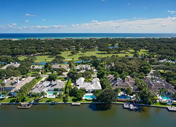 3rd image of 247 Island Creek Dr