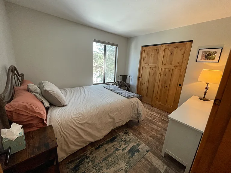 Secondary bedroom with Queen bed.
