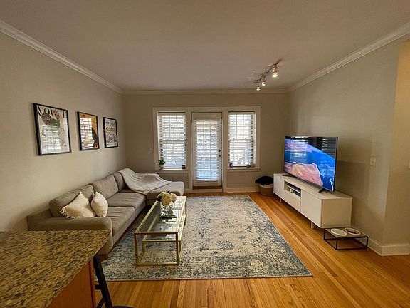2nd image of 2237.5 N Lincoln Ave Unit 2A