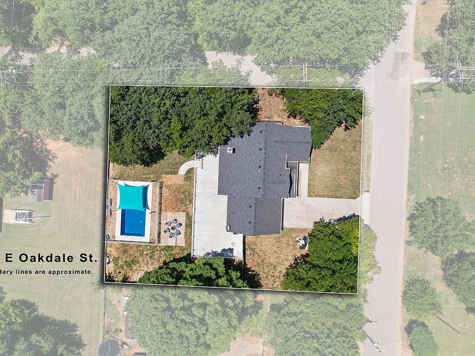 1st image of 401 E Oakdale St