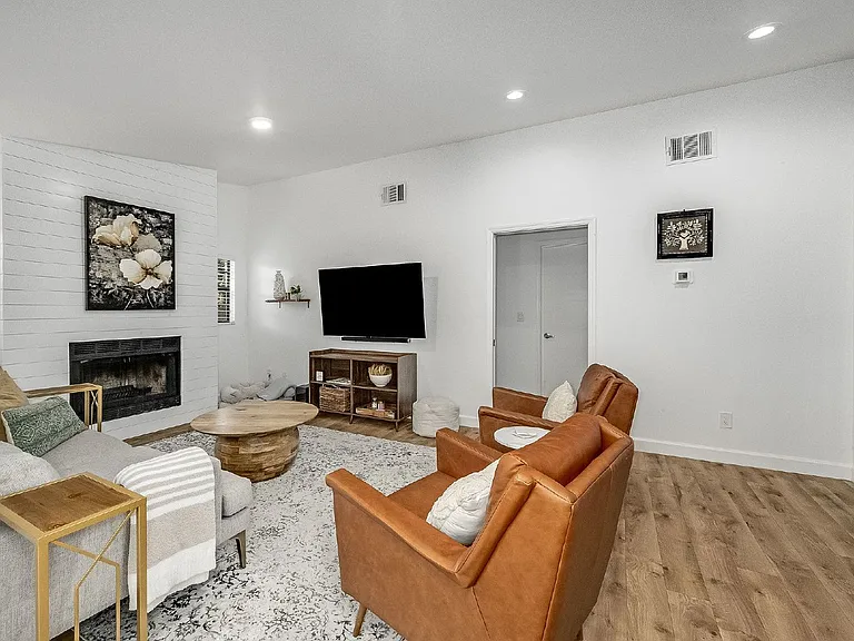 938 Pembroke Ave NE — Photo 45