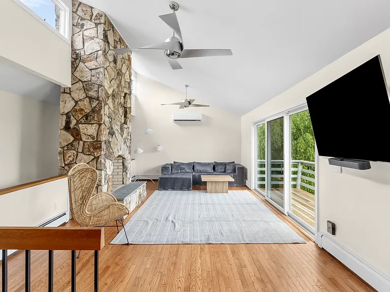 80 Old West Lake Dr — Photo 4