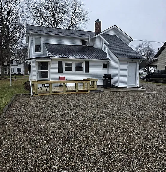 413 1/2 N Marshall Ave — Photo 1