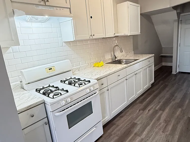 658 Lawson Ave E #3 — Photo 6