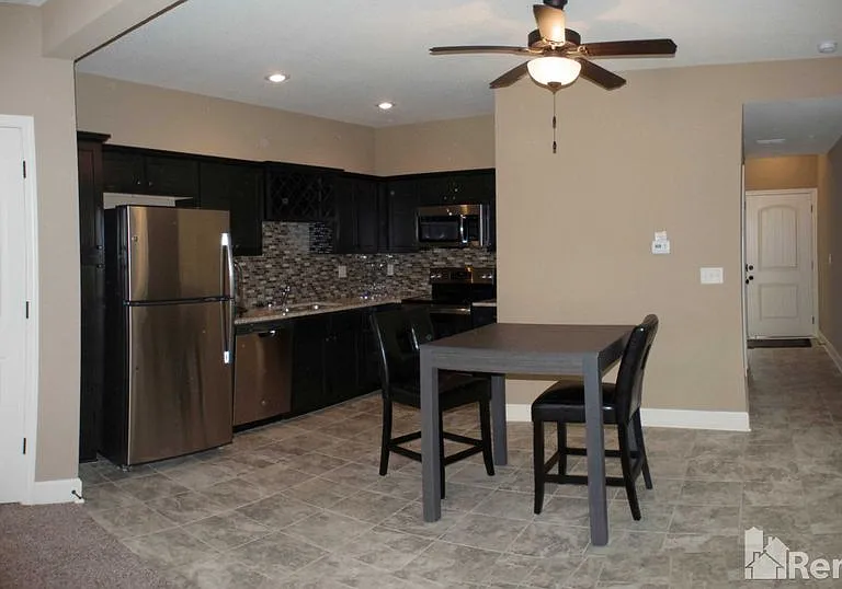 526 N Foxridge Dr #1 — Photo 3