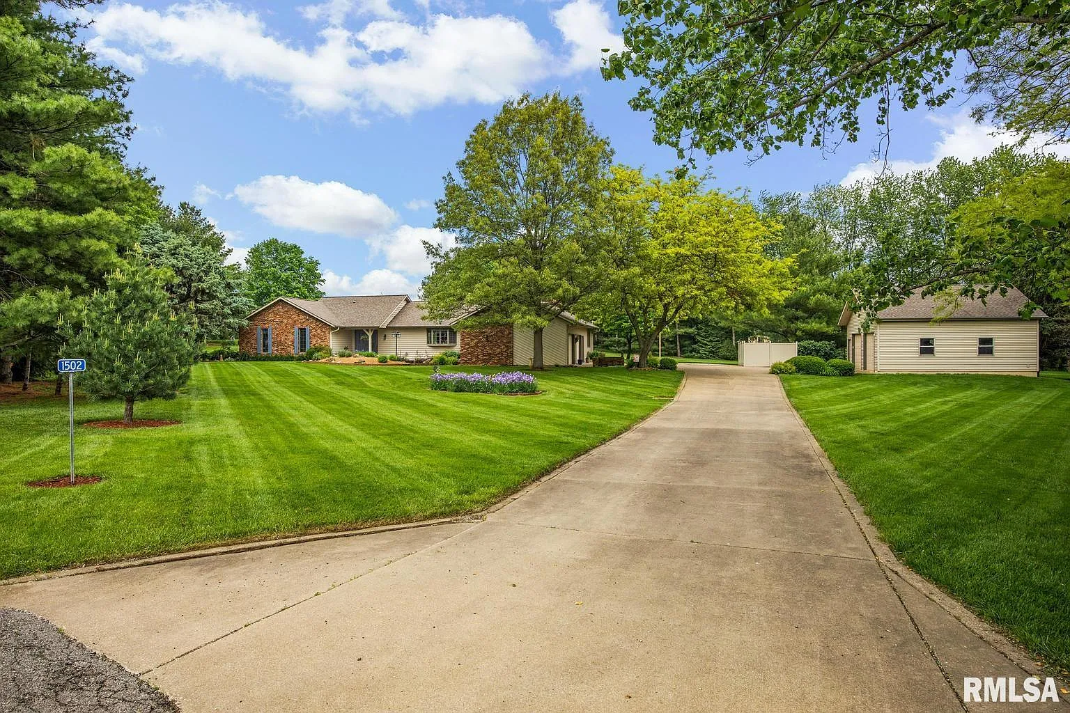 1502 County Road 875 E photo 1