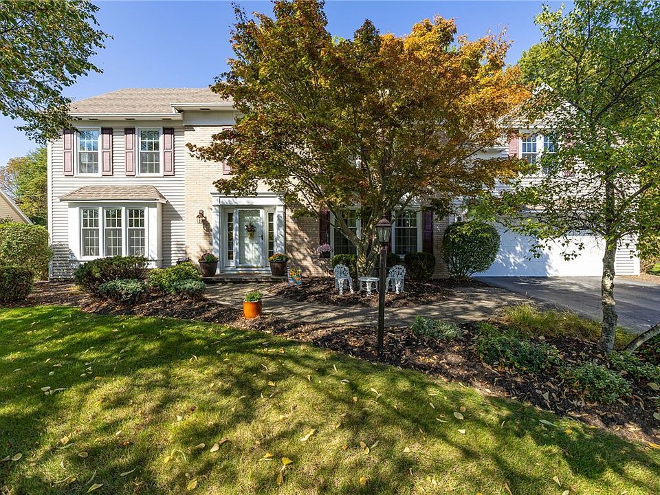 1st image of 102 Broadmoor Trl